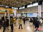 28日，“2020南京国际博览中心——金陵线上购车节暨户外汽车超市”的开幕仪式在南京举办。　朱晓颖 摄 - 江苏新闻网