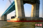 沪通长江大桥将穿“防护服”。　南通海事局供图　 - 江苏新闻网