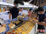 奶酪时光展示的甜品。　朱晓颖 摄 - 江苏新闻网