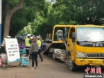 自5月7日起，经开区公安分局交警大队组织警力开展违停整治。 唐娟 摄 - 江苏新闻网