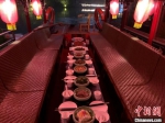 扬州打造“夜经济”，推出瘦西湖船宴。　崔佳明 摄 - 江苏新闻网