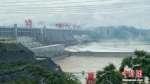 资料图：“长江2020年第1号洪水”抵达三峡。 周星亮 摄 - 江苏新闻网