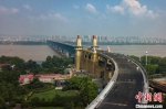 南京滨江“绿色蜕变”，图为南京长江大桥。　泱波 摄 - 江苏新闻网