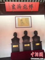 孟河医派代表人物丁甘仁故居雕像。　唐娟 摄 - 江苏新闻网