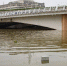 南京秦淮河中华门至集庆门段，亲水步道被水淹没。　泱波　摄 - 江苏新闻网
