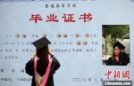 南京希望通过这个《方案》，让更多人才感受到该市促进毕业生就业和引才聚才的诚意。(资料图) 泱波 摄 - 江苏新闻网