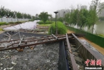 根据南京当地报道，2014年该河堤建成时，酒吧和餐厅就已经规划建设。　葛勇 摄 - 江苏新闻网