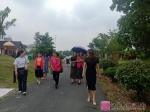 丹阳市访仙镇妇联组织妇女干部参观学习水果种植技术 - 妇女联合会