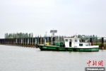 水环境监测船每天定期巡查。　朱志庚 摄 - 江苏新闻网