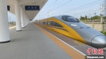联调联试期间，综合检测列车驶出丹徒站。　郭兴 摄 - 江苏新闻网