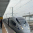 连镇高铁试运行列车停靠在扬州东站。　黄悦　摄 - 江苏新闻网