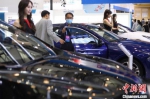 　汽车厂商现场展示了汽车产业向创新智能化发展的趋势与成果。　泱波 摄 - 江苏新闻网