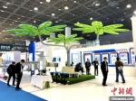 各家企业在无锡新能源大会上展示新技术与新产品。　孙权 摄 - 江苏新闻网