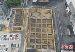 一个个探方中，考古工作人员对该地块进行了细致地勘探。南京市考古研究院供图 - 江苏新闻网
