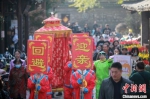 扬州再现古代盐商婚礼大典。　孟德龙 摄 - 江苏新闻网
