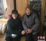 孔佩雯和夏奶奶的合影。被采访者供图 - 江苏新闻网