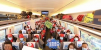 上海游客乘坐高铁前往盐城。　郭亚　摄 - 江苏新闻网