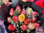 草莓“花束”。　朱晓颖 摄 - 江苏新闻网