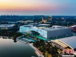明月湖畔的运河大剧院，已经成为扬州的新地标。扬州运河文化投资集团 - 江苏新闻网