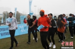 30多名“洋学生”参加健身跑，喜迎“世马”。　崔佳明 摄 - 江苏新闻网
