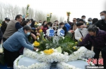 30日，南京举办清明节长江公祭仪式。　南京市殡葬管理处供图　 - 江苏新闻网