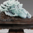 长90厘米，宽56厘米，高56厘米，净重达150公斤的翡翠《螳螂白菜》为2010年上海世博会江苏馆的镇馆之宝。 扬州运河文投集团供图 - 江苏新闻网
