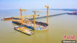 航拍常泰长江大桥建设现场。江苏省交通工程建设局供图 - 江苏新闻网