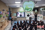 中外学生“云端”相聚共话“保护地球家园”。　泱波　摄 - 江苏新闻网