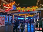 台湾风情夜市吸引了大批台胞及昆山市民前来。　钟升 摄 - 江苏新闻网