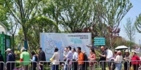 游客有序排队入园。　扬州世园会新闻中心供图 - 江苏新闻网