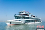 5月1日，停靠在幕燕滨江风貌区五马渡码头的“长江传奇”游轮首次试航。　南京旅游集团供图 - 江苏新闻网