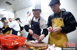 将劳动教育融入大学生的“第二课堂”。　泱波 摄 - 江苏新闻网