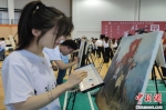 “信仰之美”百件艺术作品现场创作活动。　唐娟 摄 - 江苏新闻网