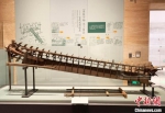 展出现代的龙骨水车。　崔佳明 摄 - 江苏新闻网