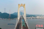6月30日，五峰山长江大桥南北公路接线开通。当天，航拍中的五峰山长江大桥在蓝天白云的映衬下蔚为壮观。　泱波　摄 - 江苏新闻网