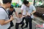 犯罪嫌疑人被警方抓获。　宿城区警方供图 - 江苏新闻网