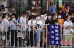 南京各区已经展开全员核酸检测工作。　泱波　摄 - 江苏新闻网