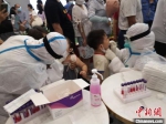至7月24日20时，南京共检测完成920.9万人份核酸采样。截至7月24日24时，共发现57例阳性。　江苏省人民医院供图 - 江苏新闻网