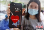 在南京浦口，当地社区为接受核酸检测的市民贴上了暖心的“小红心”，感谢大家的支持和理解。　泱波 摄 - 江苏新闻网