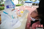 8月5日，扬州主城区开启第三轮大规模核酸检测。　孟德龙　摄 - 江苏新闻网