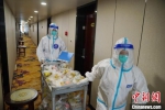 自南京疫情暴发以来，南京设置了集中隔离点305家，隔离人员3.26万人。　国武 摄 - 江苏新闻网