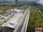 8月6日，从空中俯瞰扬州东站。　孟德龙 摄 - 江苏新闻网