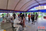 8月12日，扬州开展主城区第七轮大规模核酸检测。　孟德龙　摄 - 江苏新闻网