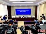 8月16日，江苏省政府副秘书长王思源在发布会上表示，把潜在感染者像“过筛子”一样一遍遍筛出来。　葛勇　摄 - 江苏新闻网