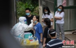 南京市民在做核酸检测。 - 江苏新闻网
