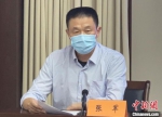 26日，扬州市疾病预防控制中心副主任张军介绍该市风险等级调整情况。　崔佳明　摄 - 江苏新闻网