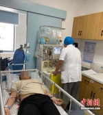 18岁儿子勇勇捐造血干细胞救父。南医大二附院供图 - 江苏新闻网