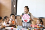 孩子们在植物研学馆学习知识。阜宁县融媒体中心供图 - 江苏新闻网