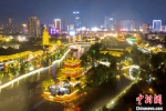 图为6月25日拍摄的淮安标志性景点-里运河文化长廊流光溢彩。（无人机照片） 中新社记者 泱波 摄 - 江苏新闻网