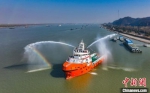 “苏海01”轮是一艘12000匹马力的多用途应急救援拖轮。　江苏省港口集团供图 - 江苏新闻网